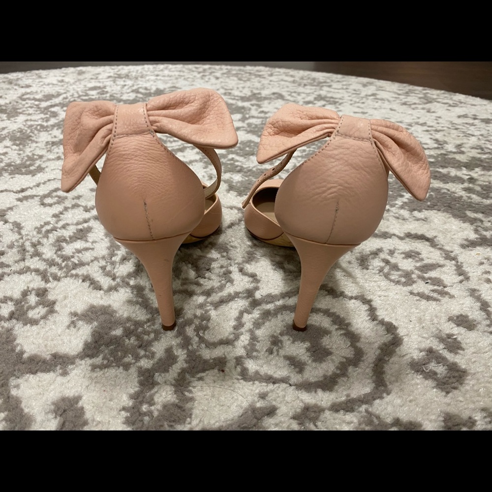 Gorgeous J. Crew bow shoes in light pink.